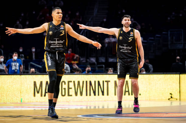 两射一传 两射一传