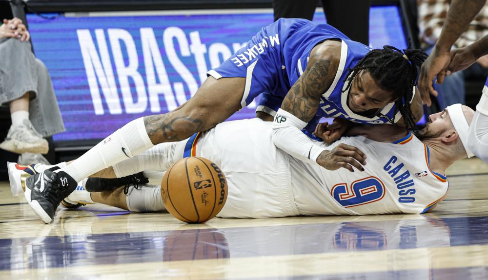 致中场控球 致中场控球