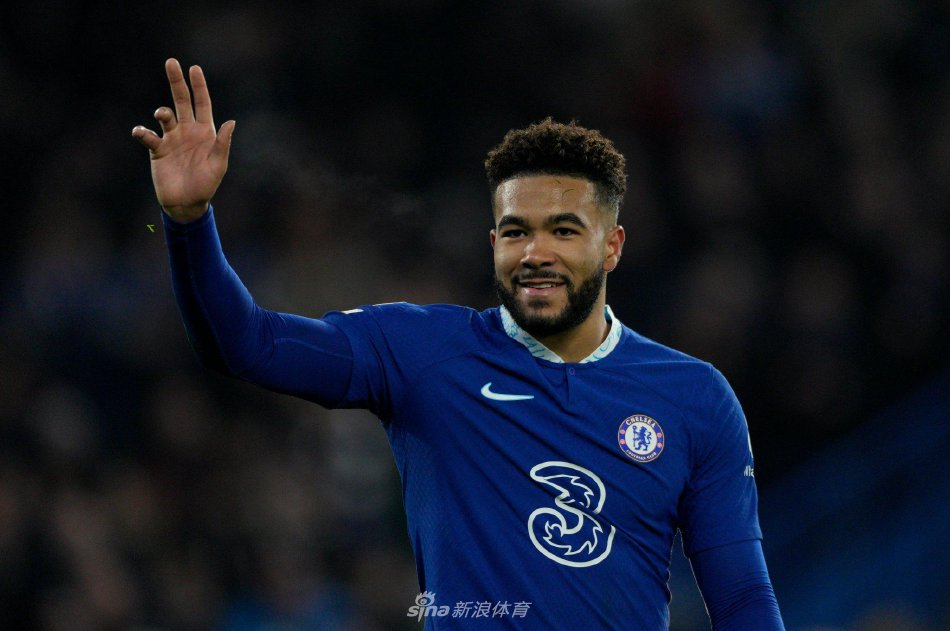 又曾效力于 又曾效力于